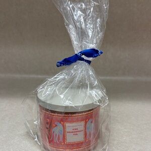 Bath & body Works Iced Dragonfruit Tea Candle - Pink